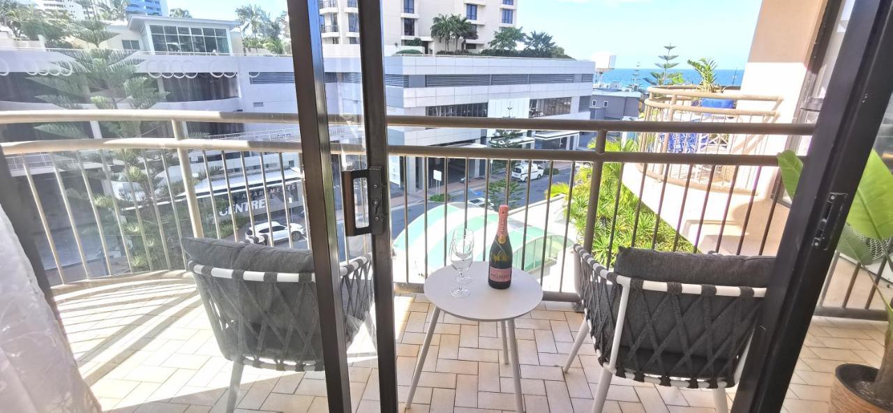 Beachside Apartment In The Heart Of Surfers Paradise - Free Parking Gold Coast Exterior photo