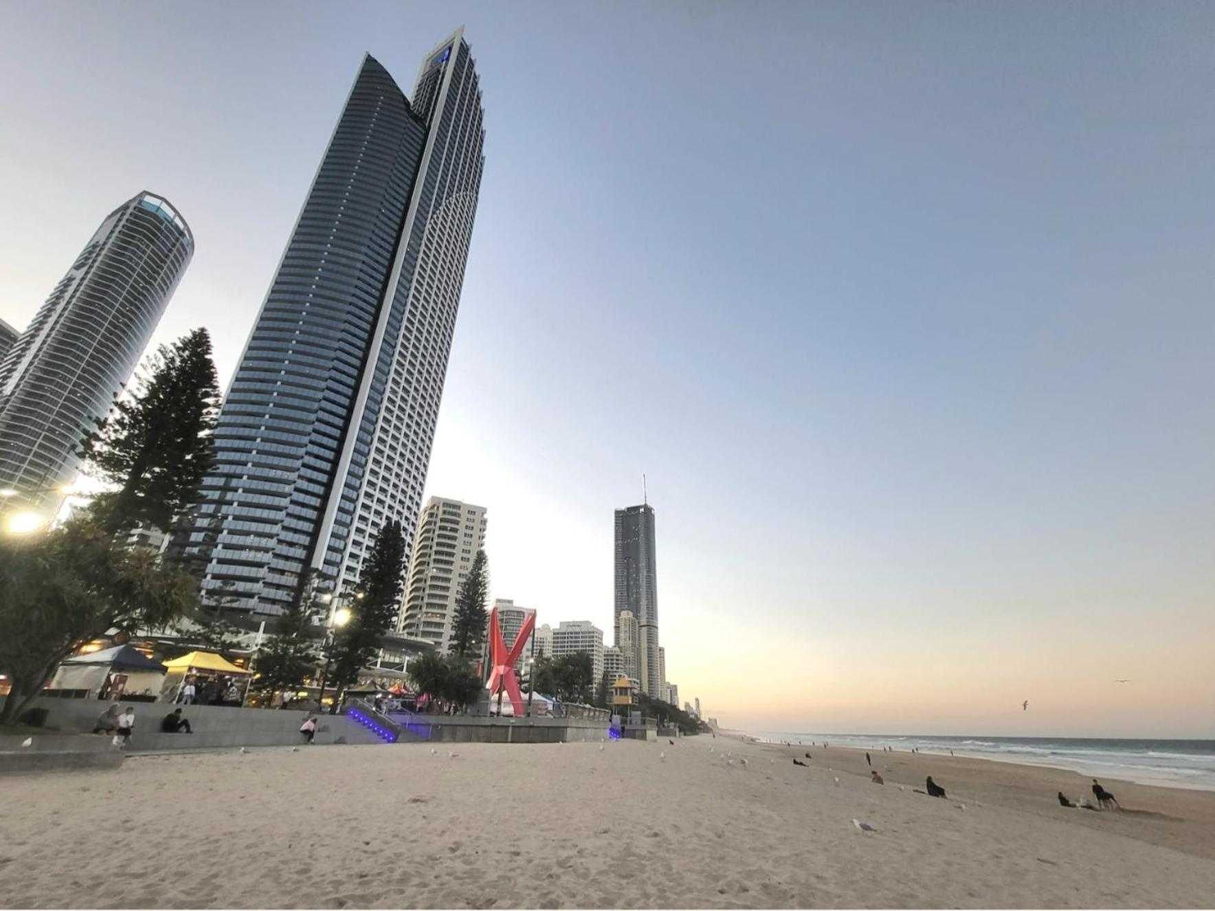 Beachside Apartment In The Heart Of Surfers Paradise - Free Parking Gold Coast Exterior photo